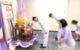 สถานกงสุลใหญ่ ณ นครแวนคูเวอร์ ได้จัดพิธีเจริญพระพุทธมนต์ ทำบุญตักบาตร และกิจกรรมจิตอาสาบำเพ็ญสาธารณประโยชน์และบำเพ็ญสาธารณกุศล เฉลิมพระเกียรติสมเด็จพระนางเจ้า ฯ พระบรมราชินี เนื่องในโอกาสวันเฉลิมพระชนมพรรษา (3 มิถุนายน 2568)